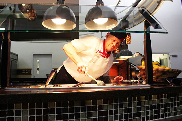 Sodexo employee Raymond Keim preping dinner.