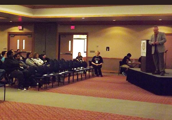 Richland Police Department detective Thomas Keirn speaks on drug awareness at a program in the Cambria room.