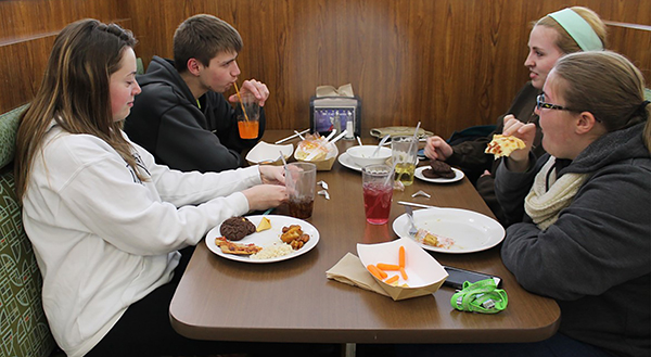 Sophomores Tiffany Jones and Caleb Smith (left-right) eat a meal with senior Allison Reed and sophomore Brittany Bowers (left-right) at the Student Union.